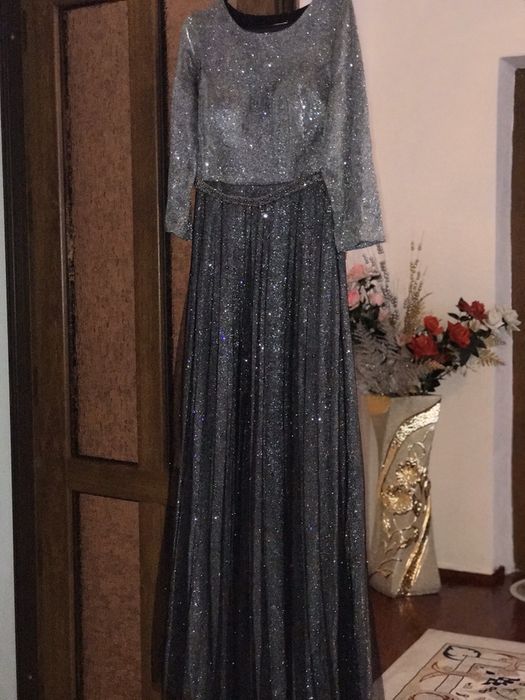 Вечернее платье  в серебристом цвете