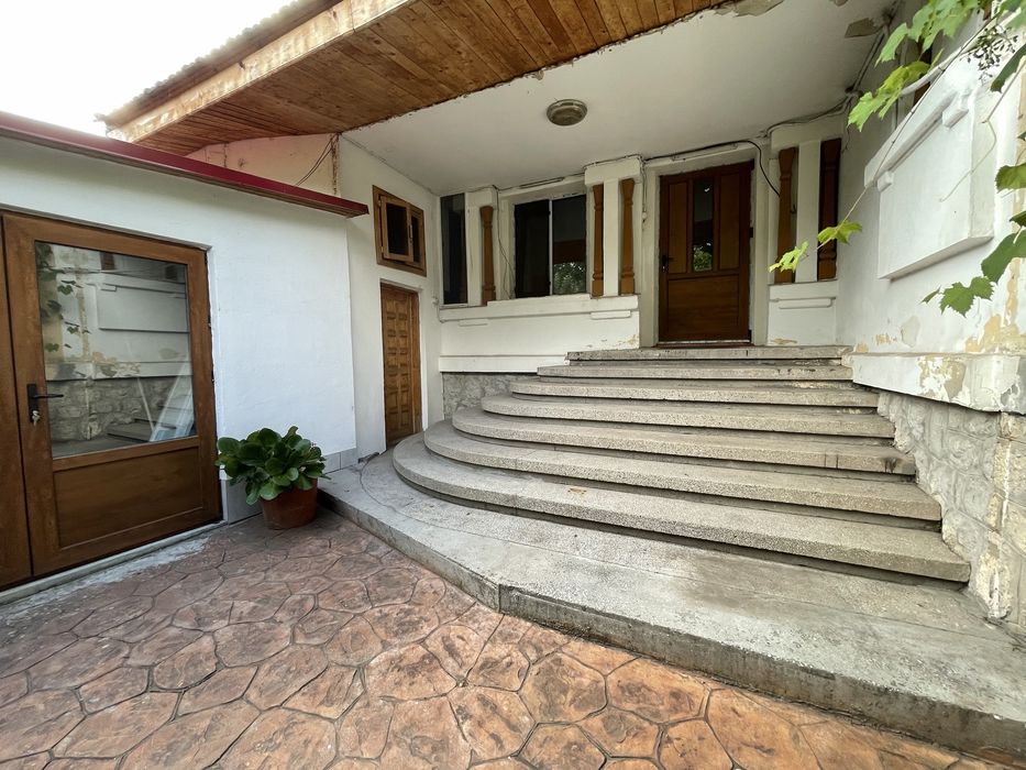 Vând casă in zona centrală