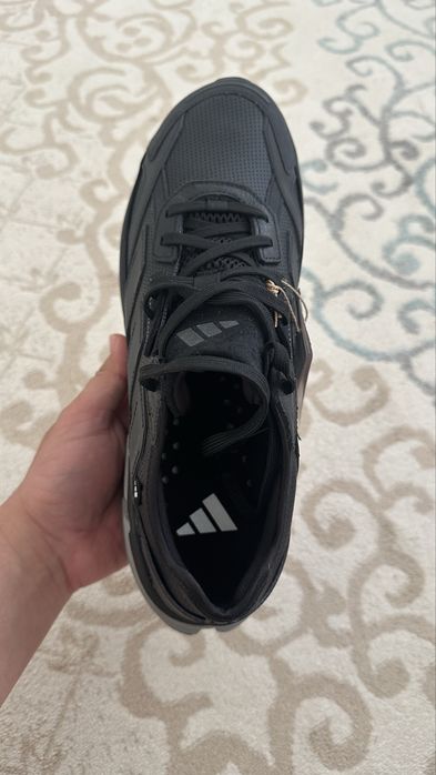 Адидас кроссовки