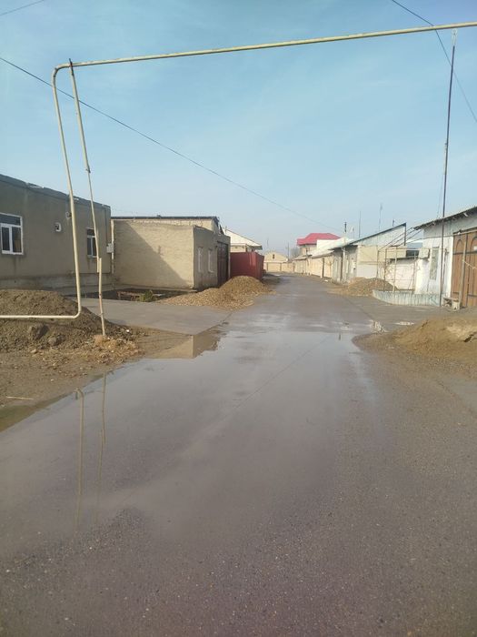 Navoiy viloyati qizil tepa tumanida eski xovli sotiladi