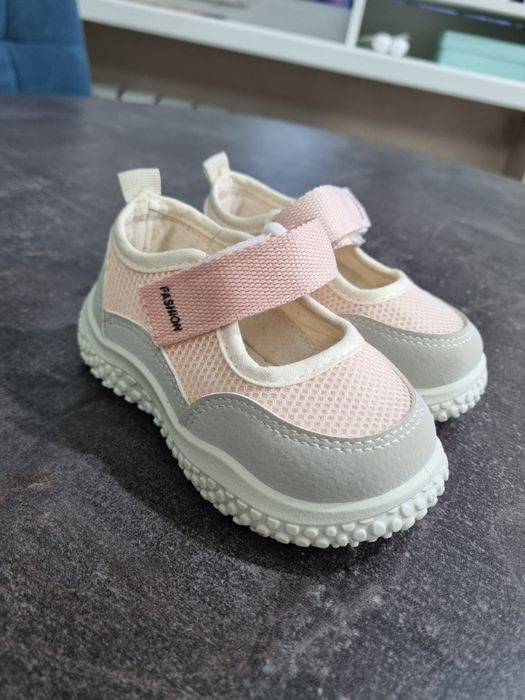 Кроссовки летние для девочки