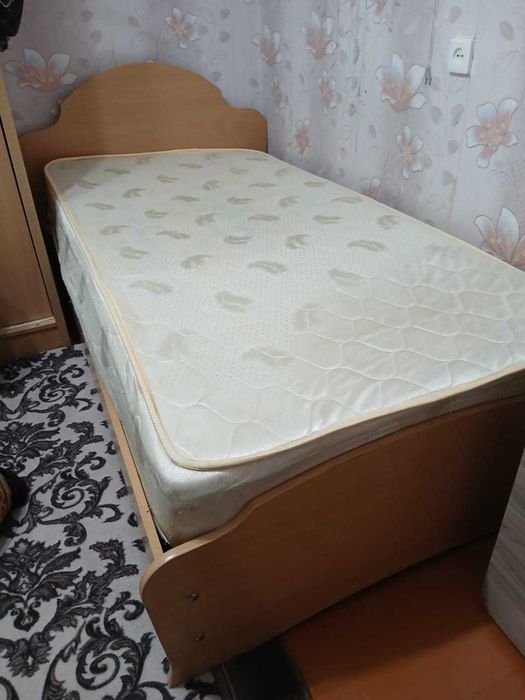 Продам кровать 1м × 1,95м