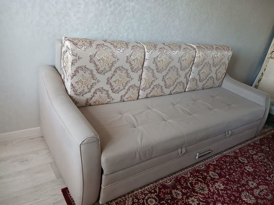 Продам диван в хорошем состоянии