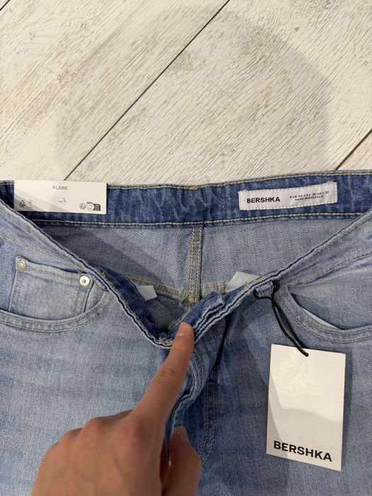 Flared Jeans от BERSHKA
