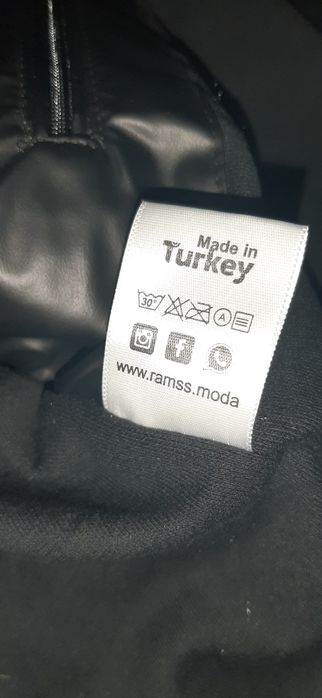 Geaca noua fara eticheta,marimea S, de culoare neagra