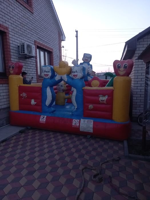 Продам детский надувной батут, мини-городок.