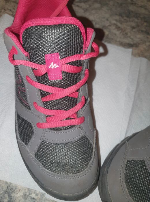 Adidas drumetie  masura 35 Quechua  ca noi impecabili
