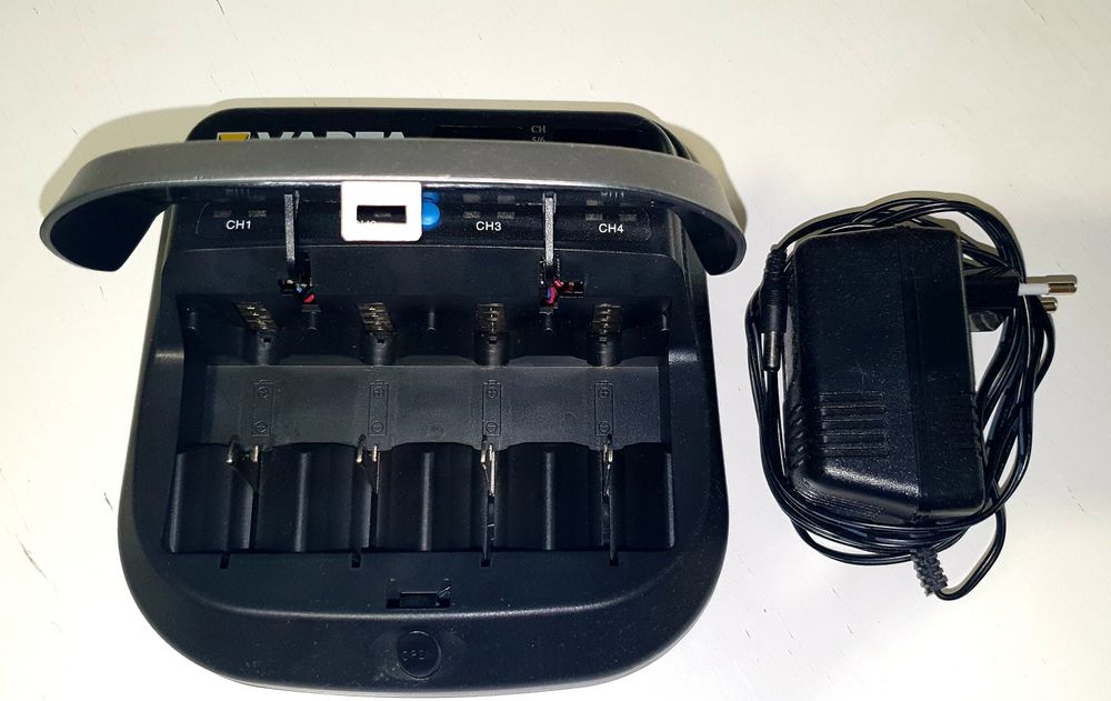 Зарядное устройство Varta 57041