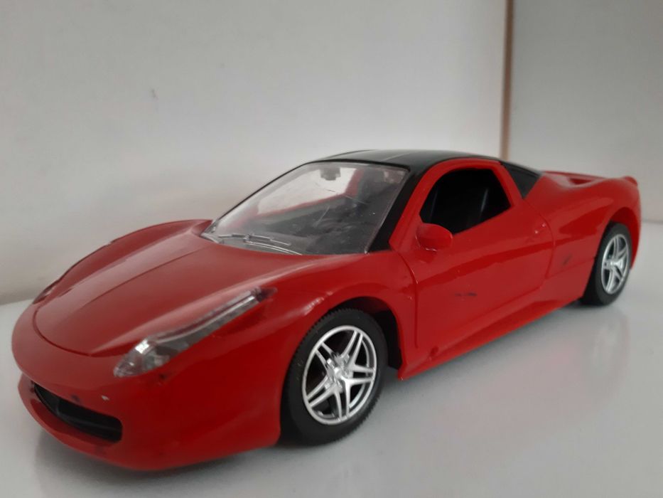 Ferrari - модель на пульту управления