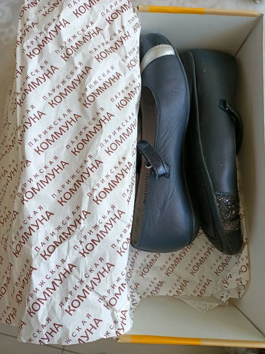 Продам кожаные туфли для девочки