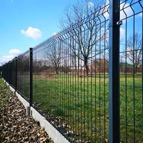 Garduri din plasa bordurată