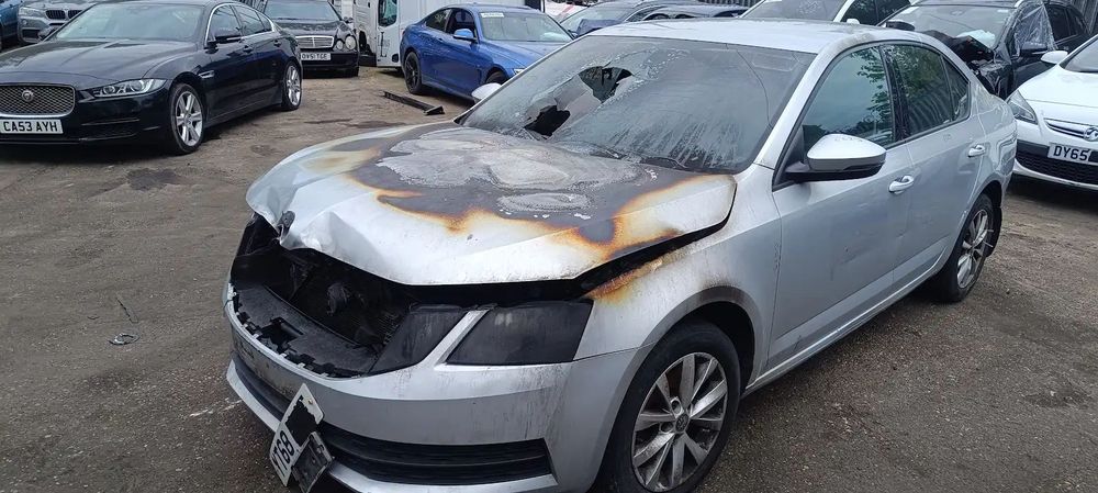 Dezmembrari / Dezmembrez Skoda Octavia 3 1.6 TDI DGTE cutie viteze manuala 5 trepte cod culoare LA7W