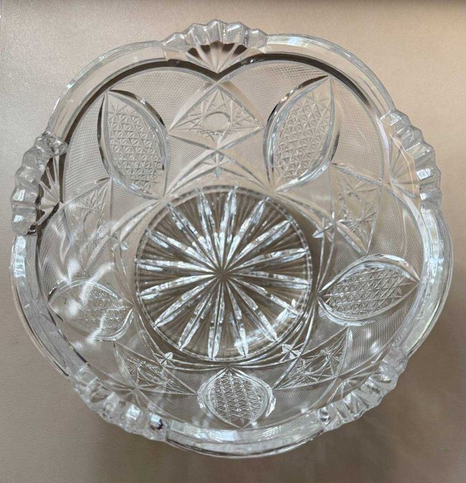 Хрустальная ваза