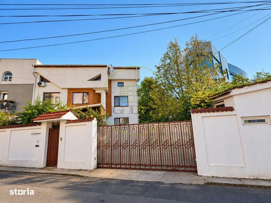 Vila premium cu piscina, 334 mp utili, 12 camere,  teren de 700 mp -A