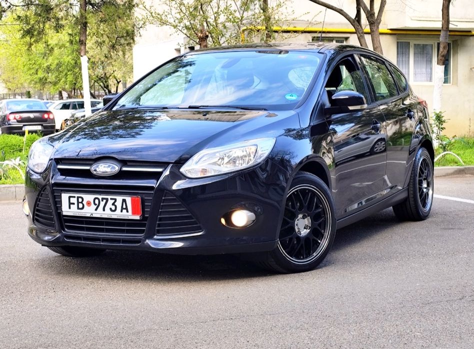Ford Focus 1.6 benzină clasic MPI, Climă, Park assist,