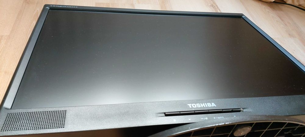 Monitor LCD Toshiba 61 cm total /22" /2 boxe / 3 cabluri /IMPECABIL!