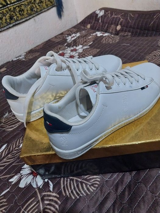 Кроссовки две пары почти новые