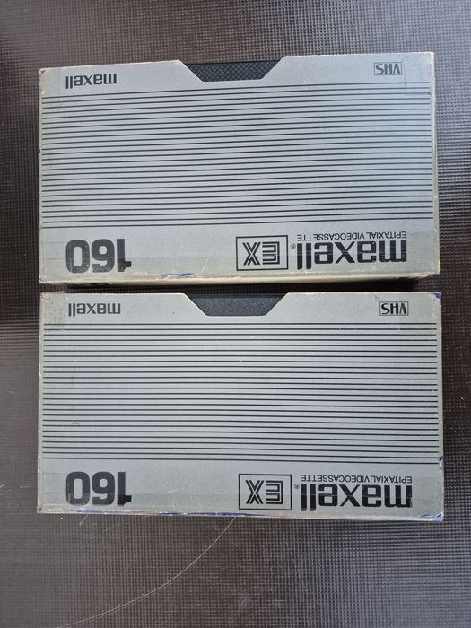 Vând lot 11 casete video VHS originale Maxell 120,180 minute cu filme
