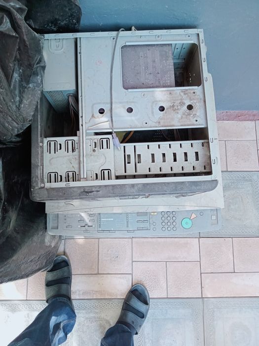 Срочна продам принтер 3 /1 на запчаст