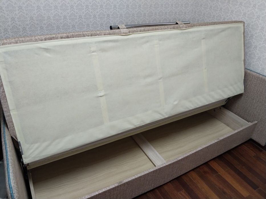 Диван раскладной в отличном состоянии