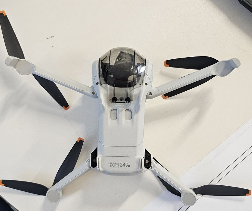 Dji Mini 3 cu accesorii si geanta