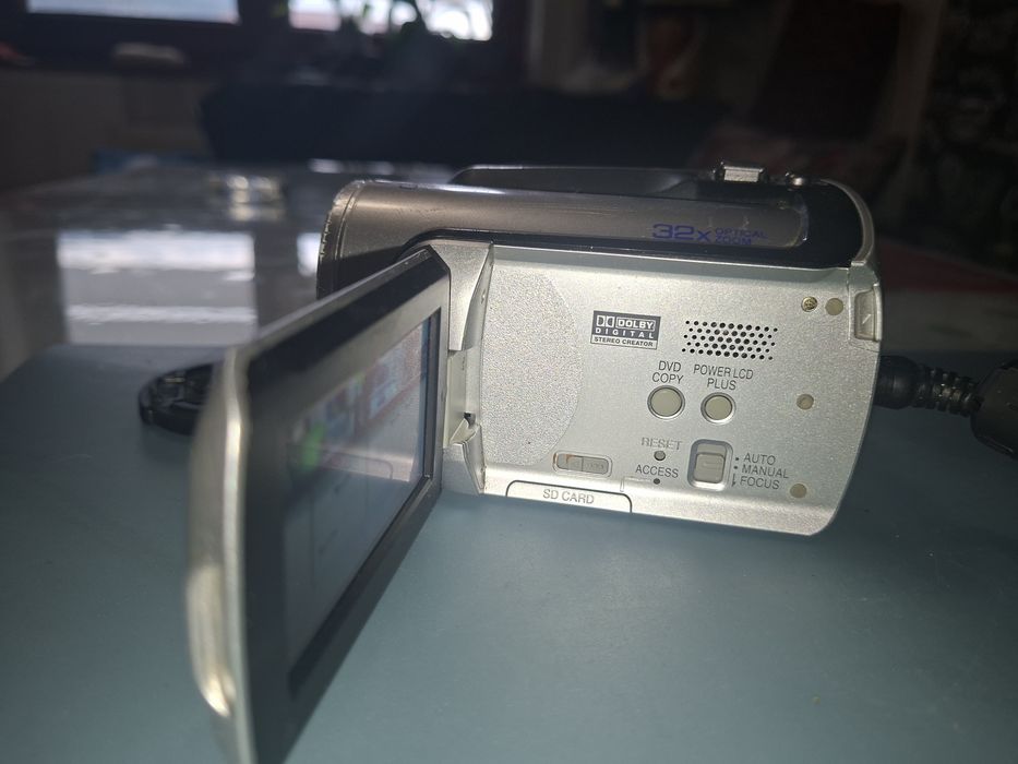 Handycam Panasonic SDR-H20, înregistrare pe HDD intern 30 gb +slot  card SD