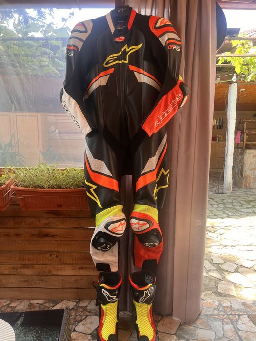Продавам Цял Кожен Екип Alpinestars GP Plus V3 (Размер 52) и Ботуши Alpinestars SMX Plus V2 43