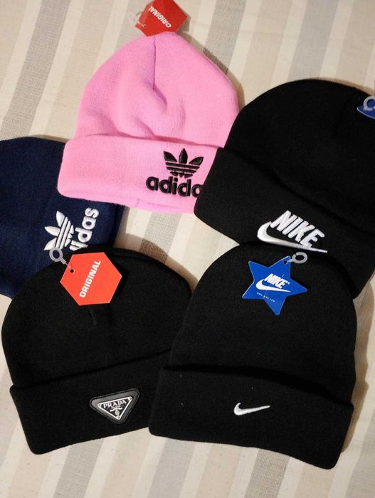 Зимни шапки различни марки