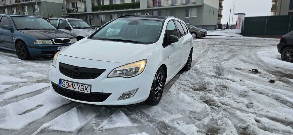 Opel Astra J Combi