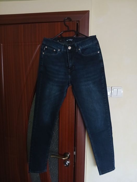 Vând blugi barbat noi skinny