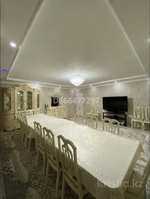 Стол со стульями