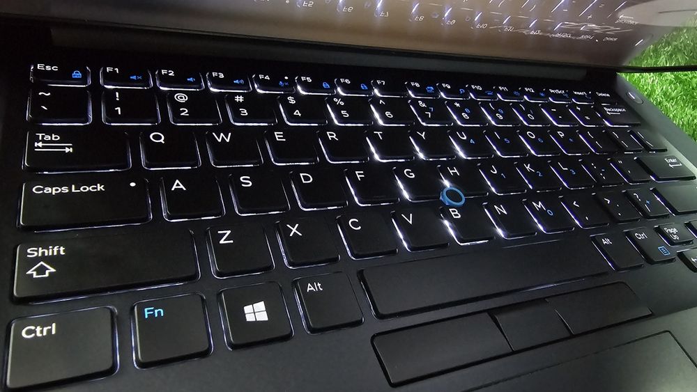 Dell - lattitue 7490 bn ijodingiz bn zavqlanasiz xamma komfort shunda