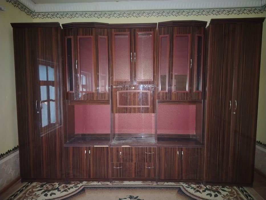 Arzon va sifatli stenka shfaner sotiladi