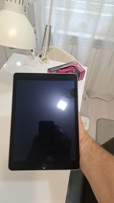 iPad Air 2 – 16GB, Space Gray, în stare foarte bună