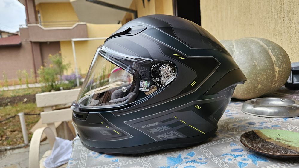 Нова каска AGV K6S размер М