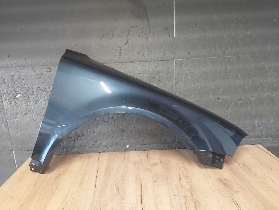 Aripa Fata Dreapta VW Passat B5.5 An 2004-2005 (LC5F (Albastru))