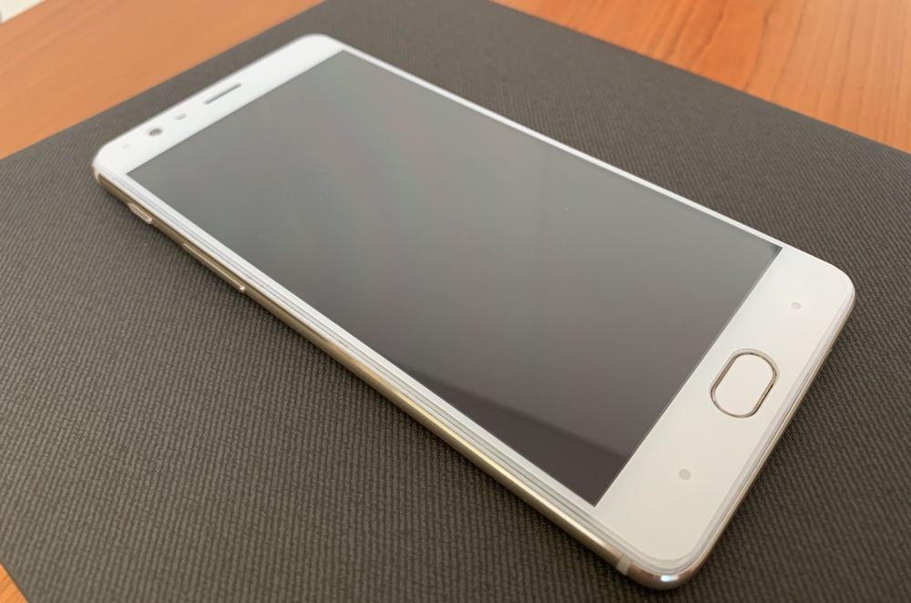 OnePlus3 64 GB в золотом