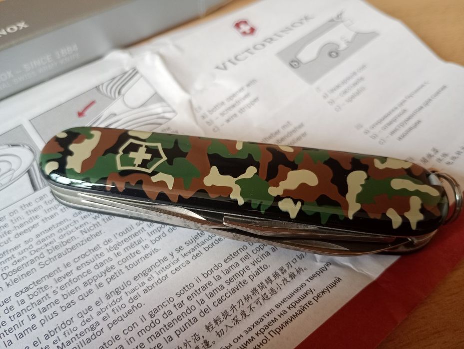 Чисто ново оригинално джобно ножче Спартан Викторинокс, закупено от магазин Викторинокс в кв. Лозенец.