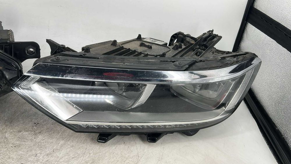 Far bixenon stanga/dreapta Volkswagen Passat B8
