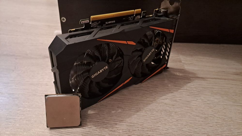 Pachet GPU-CPU ([AMD])