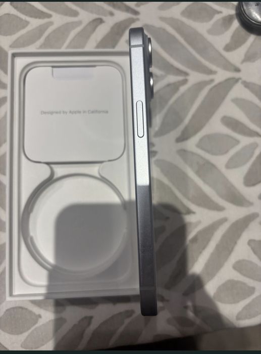 IPhone 15 white 128gb