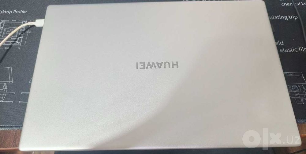 Офисный ноутбук Huawei MateBook D15 (I3 8/256)