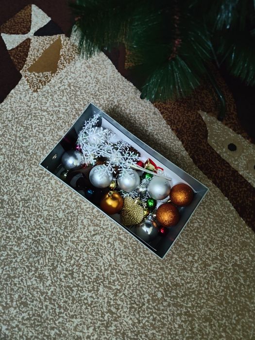 Продам  искусственную ель