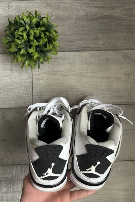 Jordan 4 military black