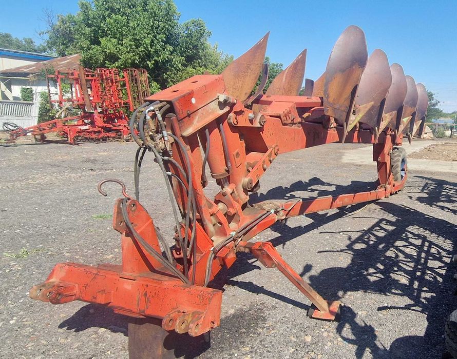 Plug reversibil purtat/hidraulic Massey Ferguson.
