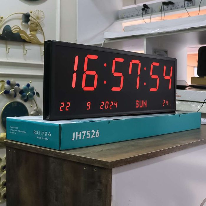 Большие электронные настенные часы с пультом 75×26