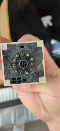 Регулируемое реле времени Omron Размер:
H3CR-A 12-48VDC