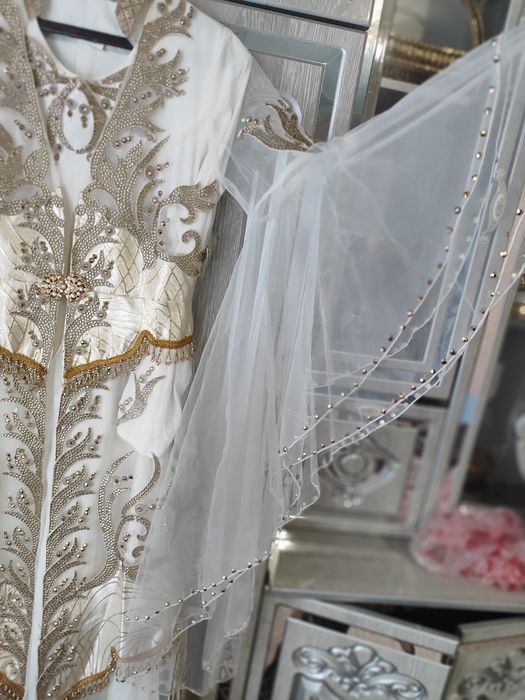 Sotiladi sifati alo darajada deyarli yangi hammasi bazilari kiyilmagan