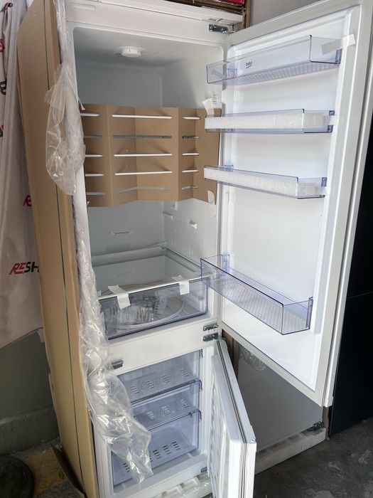 Хладилник за вграждане  Beko Pro BCFD373 Integrated 177 см 262 литра