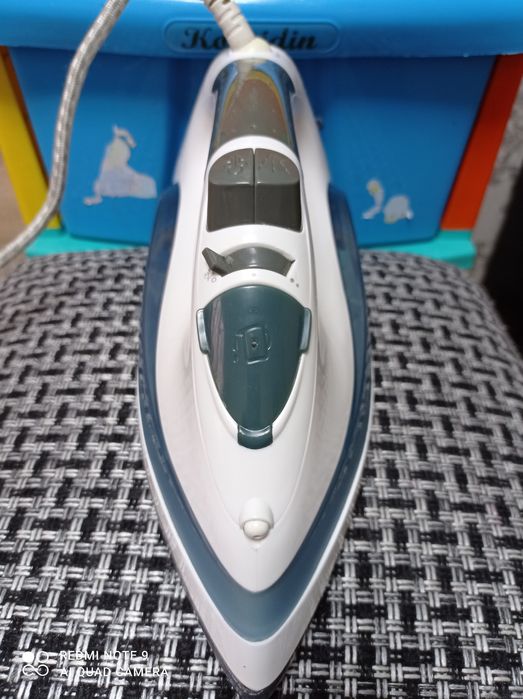 Продам отличный утюг binatone